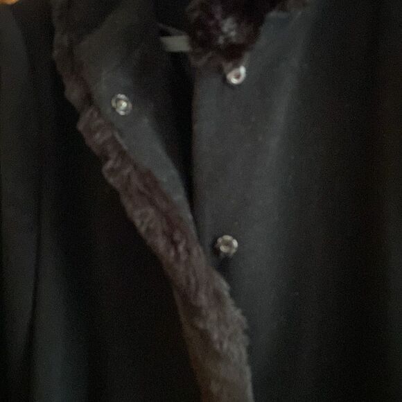 Ellen Tracy Long Black Wool Blend Coat withh faux fur trim - Picture 5 of 14